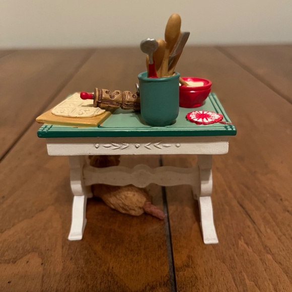 Hallmark Keepsake Mrs. Claus's Kitchen Table 2012 Limited Edition - Picture 8 of 12